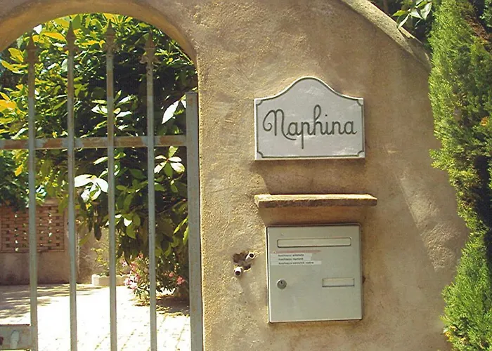 Naphina, A 2.5 Km 펜션